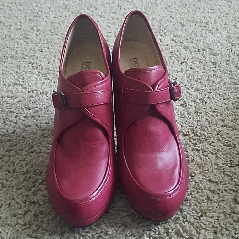 Women's Red buckle bootie